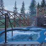 Pyramid Lake Lodge 