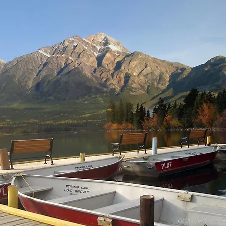 Pyramid Lake Lodge 